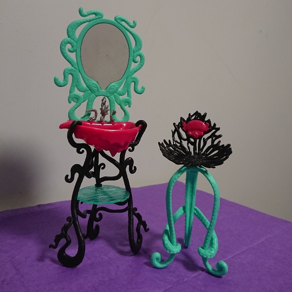 Monster high furniture lagoona's bathroom - Picture 14 of 14